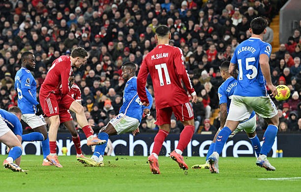 Liverpool nỗ lực tìm bàn quân bình tỷ số.