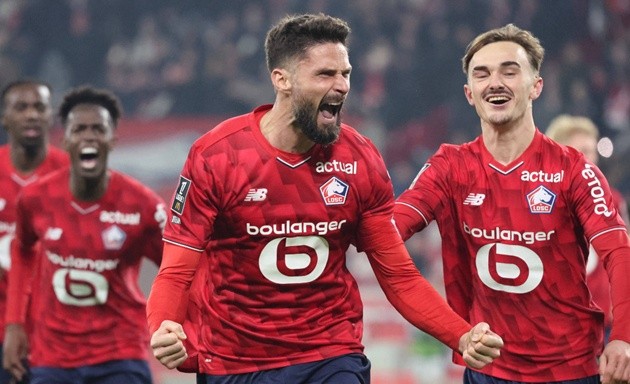 Giroud là đầu tàu hàng công của Lille