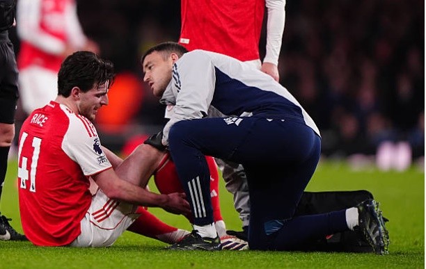 Chấn thương của Rice khiến nhiều fan Pháo thủ lo ngại.