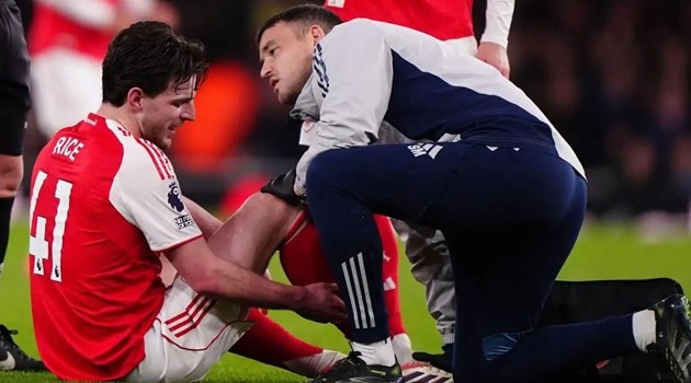 Những chấn thương liên tiếp khiến Arsenal đau đầu.