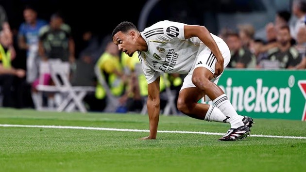 Hậu vệ người Anh sa sút vì liên tục ngồi ngoài