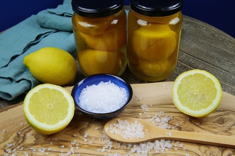 Đối với những người bị viêm loét dạ dày tá tràng, việc uống nước chanh muối có thể trở thành chất kích ứng mạnh.