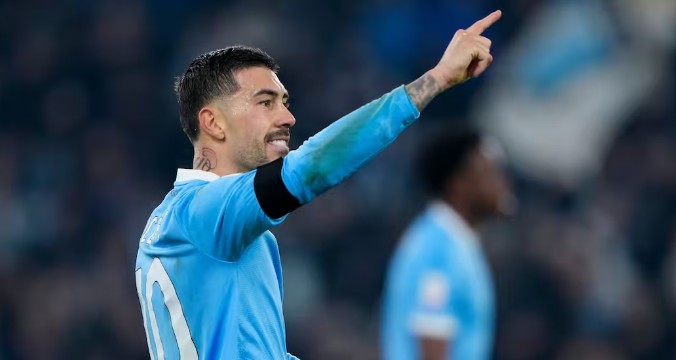 Mattia Zaccagni ghi bàn cho Lazio.