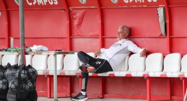 Mourinho sẵn sàng cho trận đấu với Sporting.
