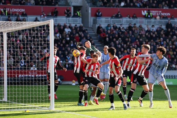 Tottenham có phong độ tệ hại trên sân nhà, trong khi Brentford lại chơi kém trên sân khách 