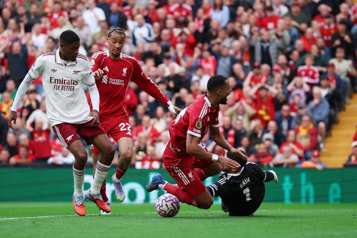 Cầu thủ trẻ người Tây Ban Nha gây ấn tượng trong trận đấu với Liverpool đầu mùa