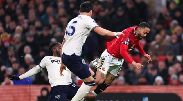 Wan-Bissaka một lần nữa xuất sắc khi đối đầu với MU.