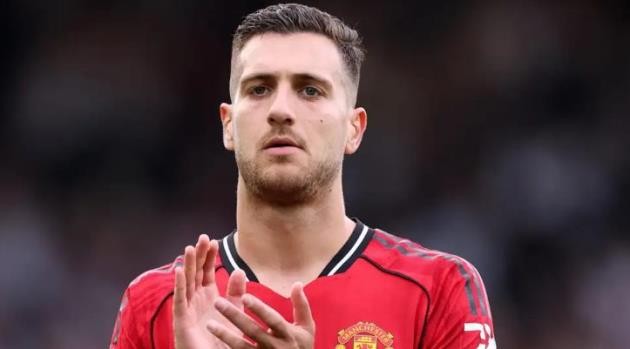 Dalot ghi bàn những không giúp MU giành chiến thắng.