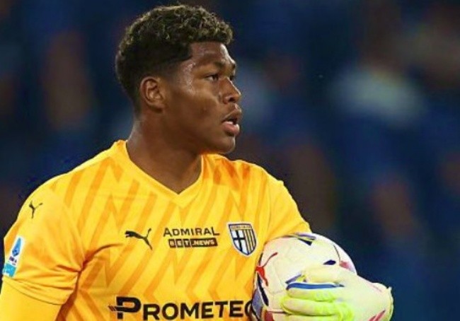 Arsenal tăm tia Zion Suzuki.