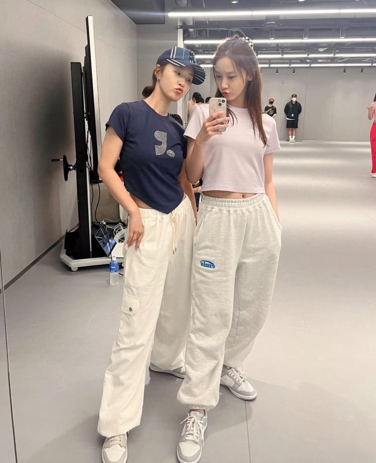 Trang phục thể thao mặc mọi lúc mọi nơi sẽ gây phản cảm. (Ảnh minh họa)