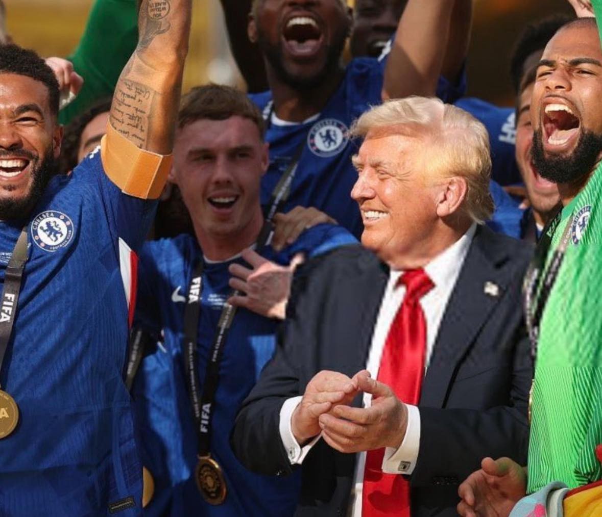 Palmer bất ngờ nhìn tổng thống Mỹ.