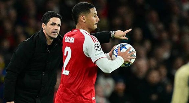 Mikel Arteta hy vọng William Saliba có thể sớm trở lại.