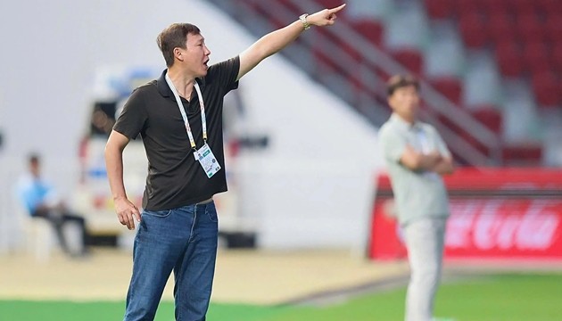 HLV Kim Sang-sik nỗ lực cùng U22 Việt Nam chinh phục SEA Games 33.