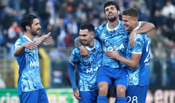 Como cũng đang cho thấy những sự tiến bộ dưới thời Fabregas.