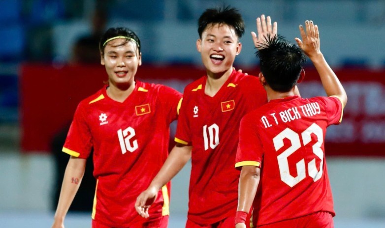 Các CĐV tuyển nữ Myanmar đến nhầm sân đấu của tuyển nữ Việt Nam tại SEA Games 33. Ảnh: VFF.