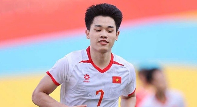 Đình Bắc tỏa sáng trước Lào.