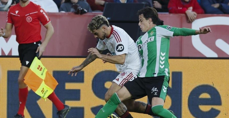 Sao trẻ Betis sẽ đối mặt với Lamine Yamal ở trận đấu tới.