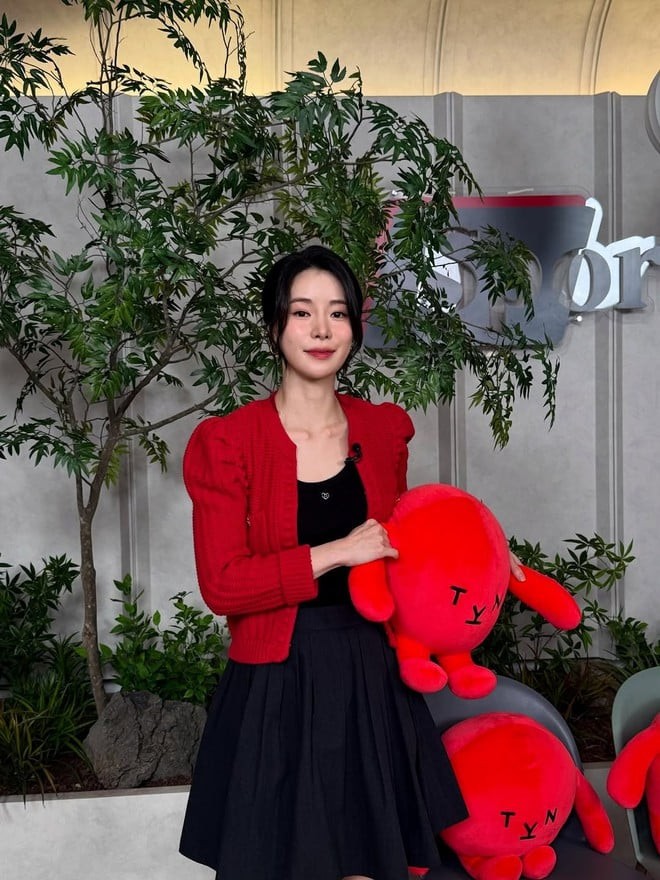 Trong mùa thu đông, style củac cô vừa tinh tế vừa trẻ trung, dễ áp dụng cho nhiều hoàn cảnh từ dạo phố đến công sở.