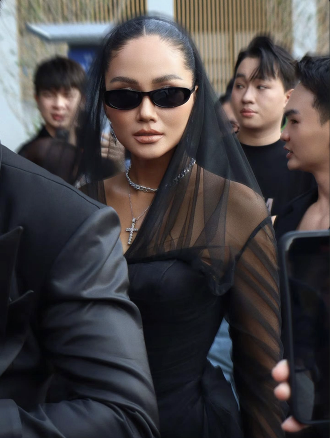 screenshot-2025-12-06-at-100005-17649901407431887220743