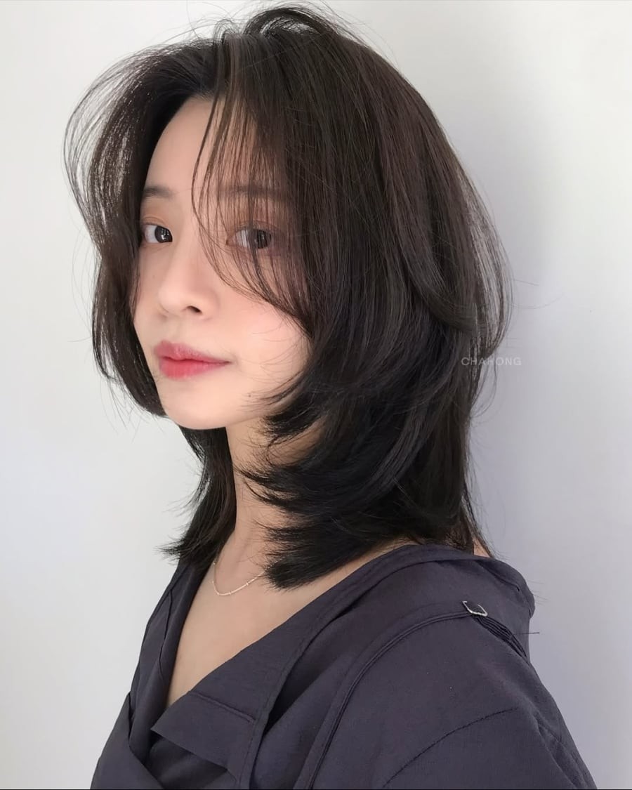 Kiểu tóc này dành cho những ai muốn giữ sự năng động nhưng vẫn thích hình ảnh nữ tính nhẹ nhàng