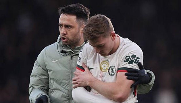 Liam Delap dính chấn thương ở trận đấu với Bournemouth.