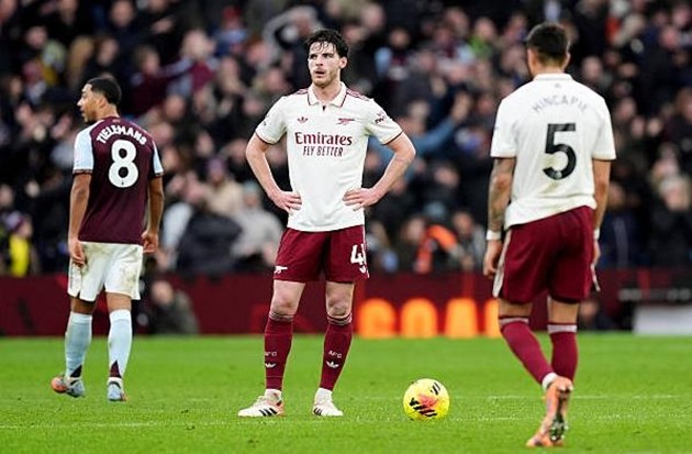 Arsenal nhận trận thua ở cuộc chạm trán Aston Villa.