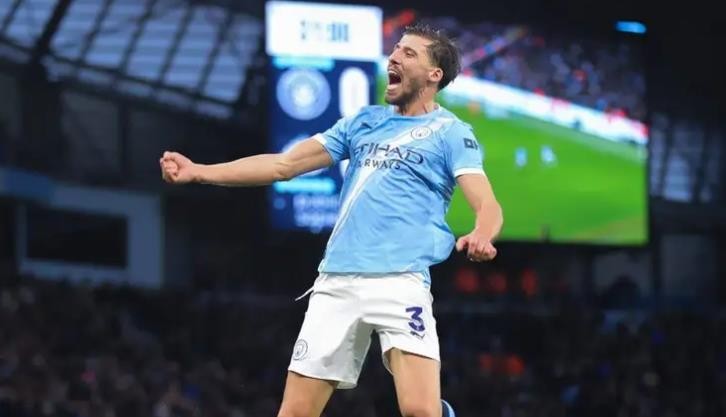 Dias vui mừng với bàn thắng tuyệt đẹp.