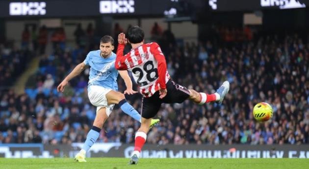 Man City tạo áp lực lớn lên Arsenal sau chiến thắng ấn tượng.