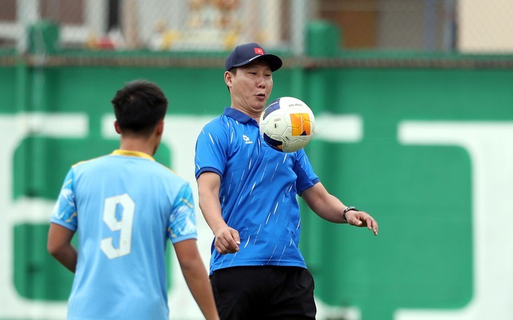 HLV Kim Sang-sik quyết tâm cùng U22 Việt Nam chinh phục HCV SEA Games.