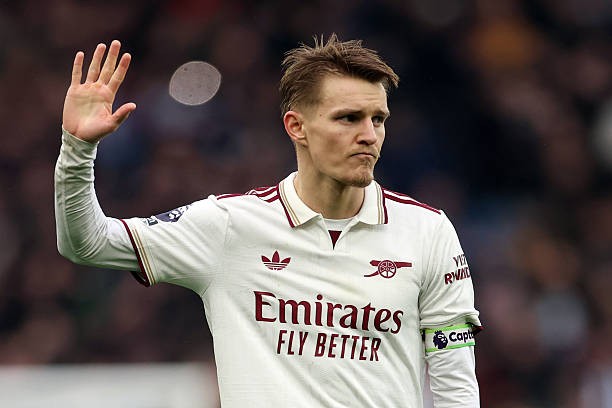 Odegaard được khen ngợi. 