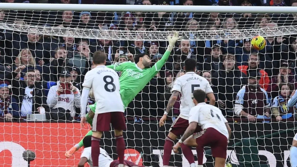 Arsenal có trận hiếm hoi thủng lưới 2 bàn.