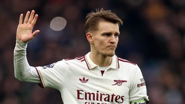 Những nỗ lực của các cầu thủ như Martin Odegaard bất thành tại Villa Park.