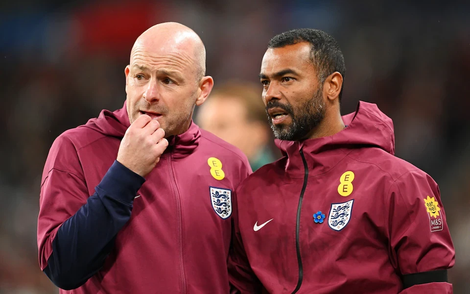 Cole và Lee Carsley (trái) 