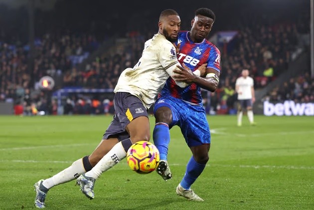 Guehi rất gần việc rời Palace