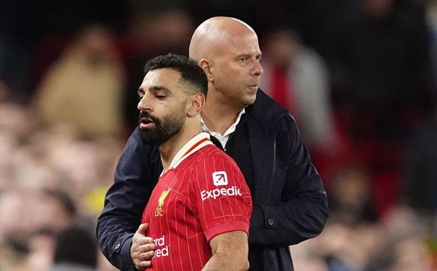 Salah và Slot đang có mâu thuẫn.