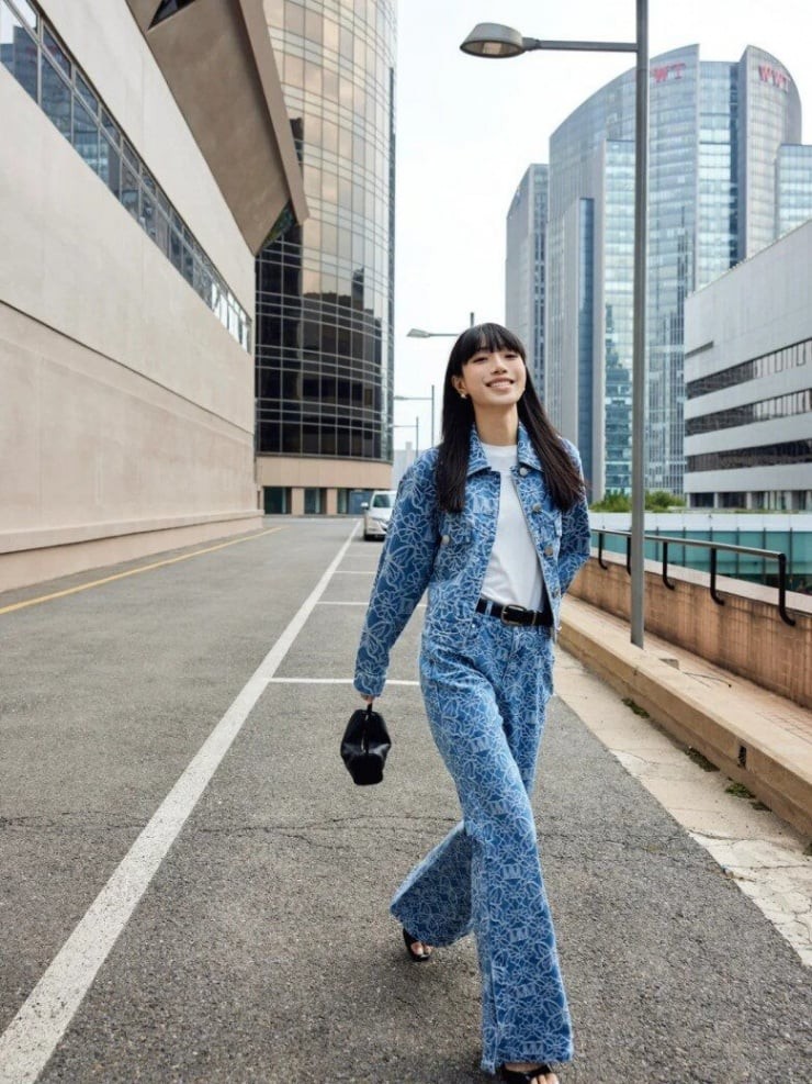 Phong cách retro thập niên 90 vẫn là cảm hứng bất tận cho các quý cô hiện đại