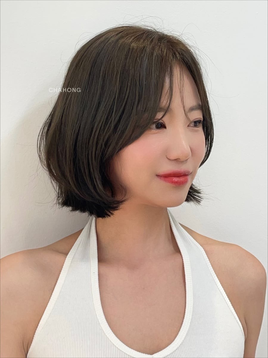 Tóc bob luôn là lựa chọn kinh điển chưa bao giờ lỗi mốt, đặc biệt nổi bật trong danh sách các kiểu tóc giúp trẻ hóa khuôn mặt