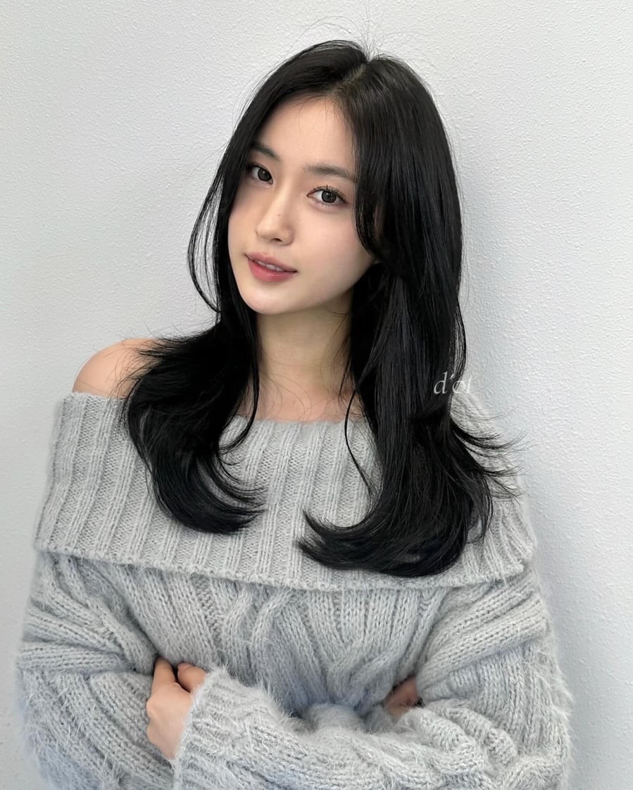 Với những ai yêu thích tóc dài nhưng vẫn muốn giữ nét trẻ trung, tóc layer đuôi cụp là lựa chọn hoàn hảo.