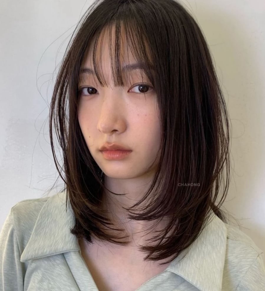 Tóc mái thưa luôn được đánh giá cao trong việc “hack tuổi”.