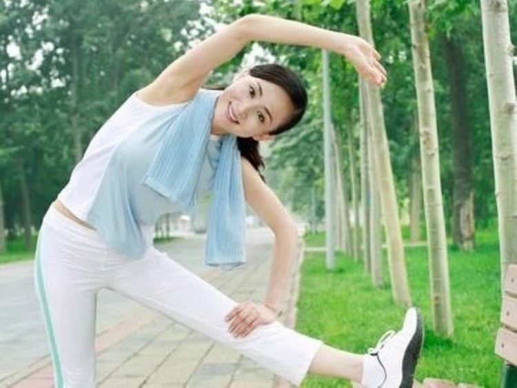 Tập thể dục thường xuyên cũng làm chậm quá trình lão hóa của tế bào. (Ảnh minh họa)