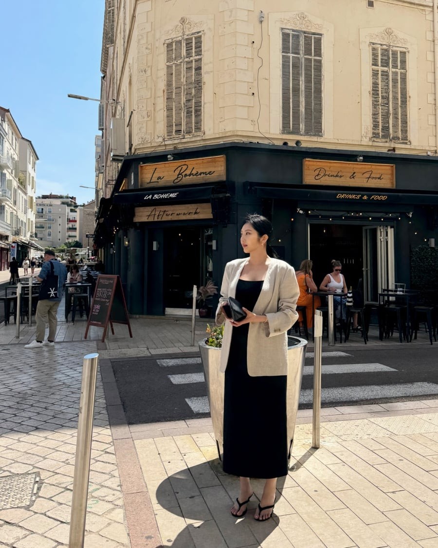 Set đồ đen tạo ấn tượng trang nhã, dịu dàng