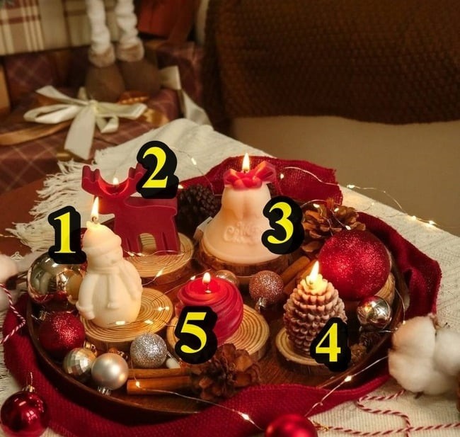 Nến người tuyết màu trắng – biểu tượng của sự tinh khiết và khởi đầu mới – dự báo rằng tháng 12 của bạn sẽ tràn đầy sự đổi mới và những khám phá thú vị. 