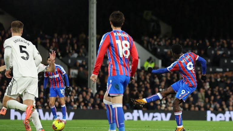 Palace nhập cuộc tốt và có bàn mở tỷ số trận đấu.