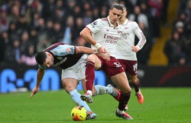 Riccardo Calafiori bị treo giò ở trận đấu với Wolves sắp tới.