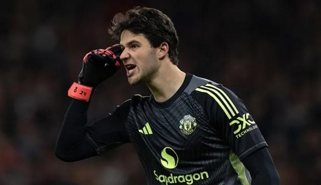 Senne Lammens ngạc nhiên với sự đoàn kết của Manchester United.