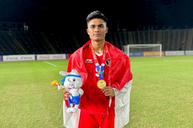 Santama là một trong ba cầu thủ giành giải Vua phá lưới SEA Games 32.