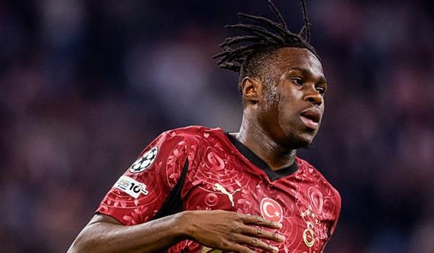 Wilfried Singo nằm trong tầm ngắm của Liverpool.