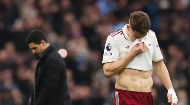 Arteta thể hiện rõ sự thất vọng sau trận thua Villa.