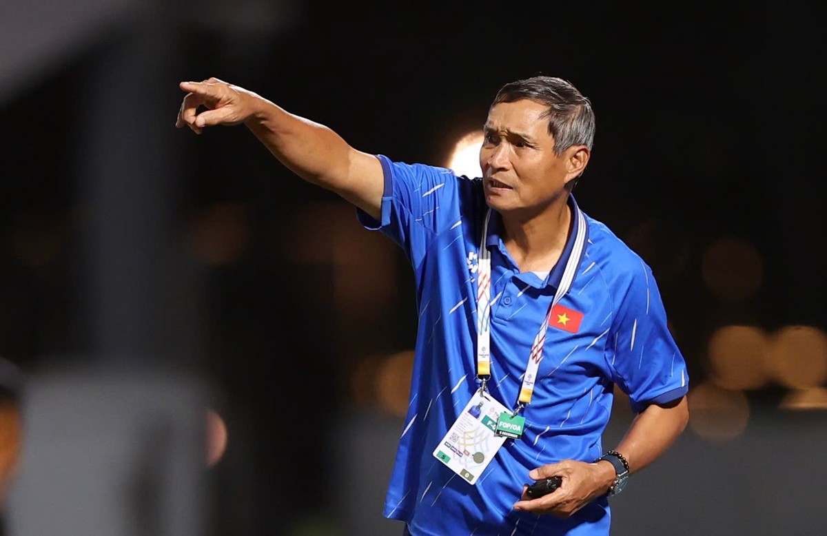 HLV Mai Đức Chung nhận trách nhiệm sau thất bại của tuyển nữ Việt Nam. Ảnh: VFF.