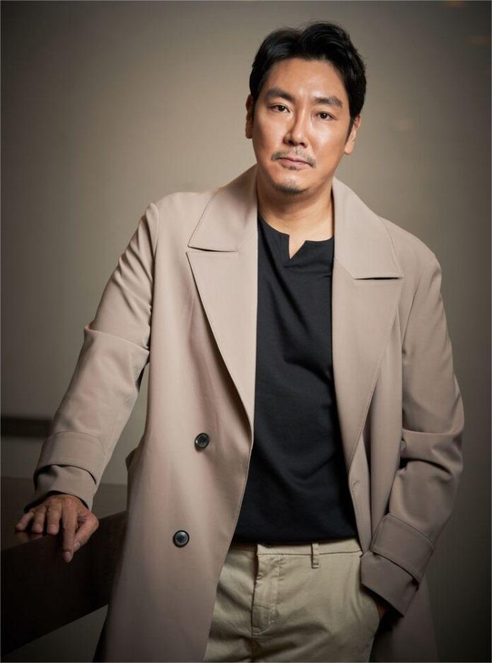 a-jo-jin-woong-696x938